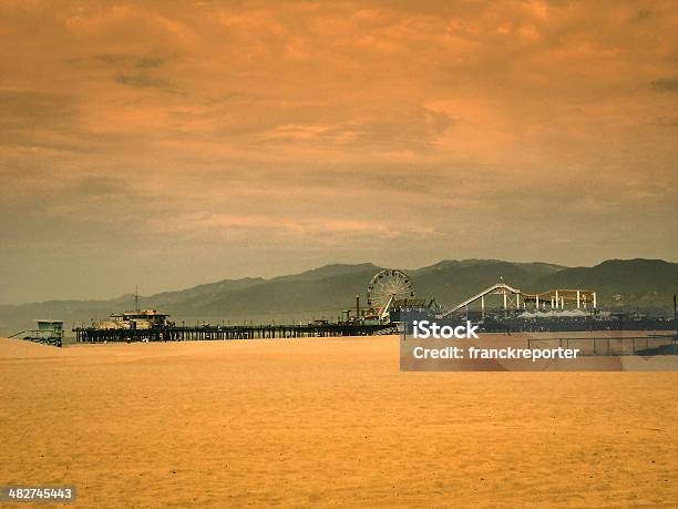 Foto de Praia Com Parque De Diversões Em Veneza e mais fotos de stock de Areia - Areia, Califórnia, Cidade de Los Angeles