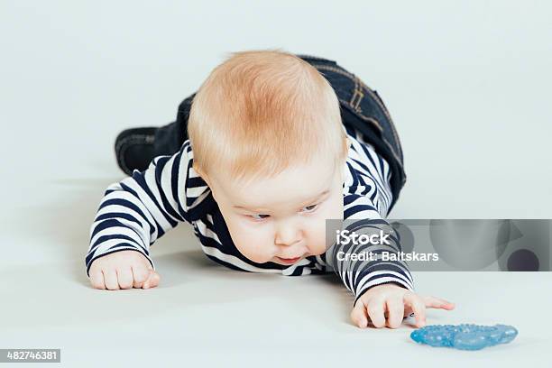 Foto de Baby Menino e mais fotos de stock de 6-11 meses - 6-11 meses, Alcançar, Bebê