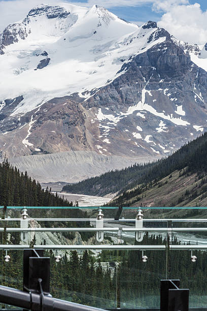 istock Icefield Parkway and the Canadian Skywalk 482747854