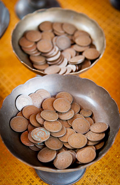 antiguo fondo grunge de monedas - royal bank of canada fotografías e imágenes de stock