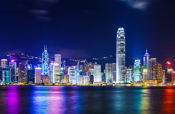 ville de hong kong dans la nuit - hong shopping night skyline photos et images de collection