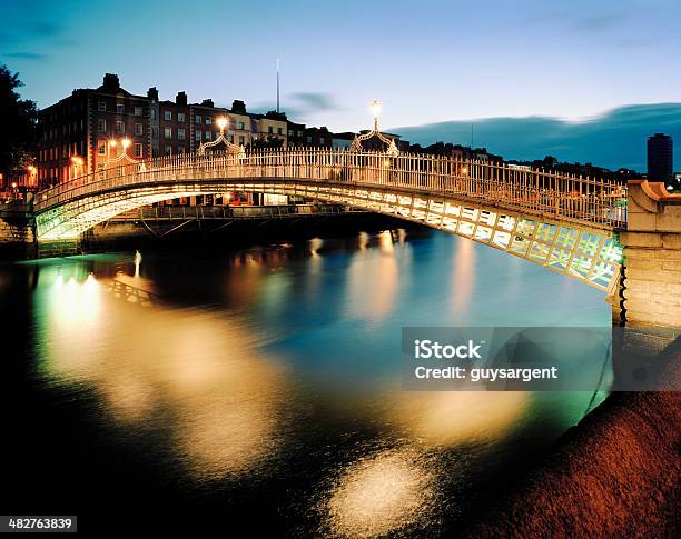 Ponte Hapenny Dublino - Fotografie stock e altre immagini di Ponte Ha'penny - Ponte Ha'penny, Dublino - Irlanda, Acqua
