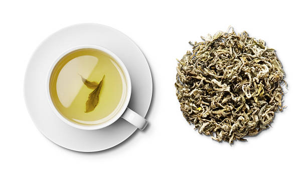 xícara e pires de chá verde e folhas de cima - green tea tea tea leaves green - fotografias e filmes do acervo