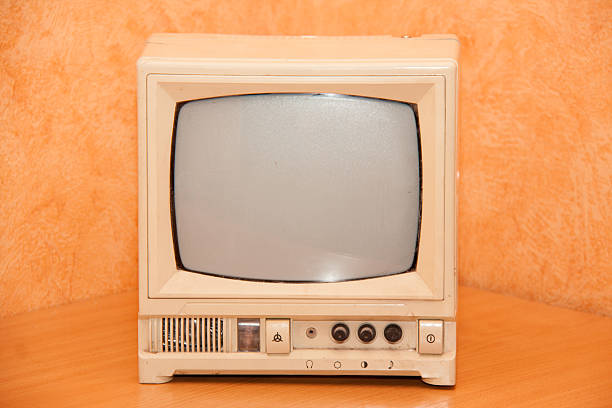 앤틱형 티브이 또는 늙음 텔리비전 - tcl large tv c645 뉴스 사진 이미지