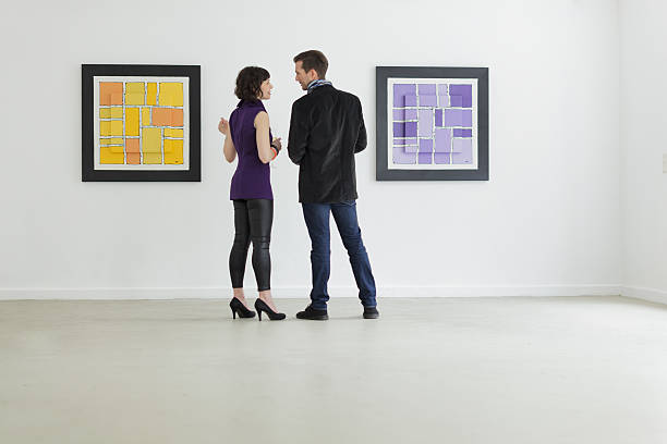 istock Artist and gallery owner talking 482766131