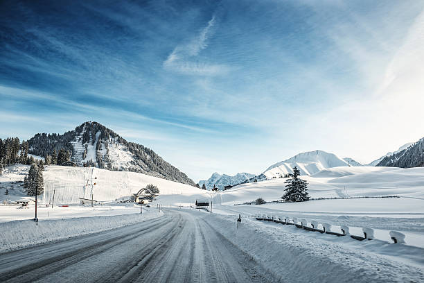 inverno nelle alpi - snow mountain austria winter foto e immagini stock