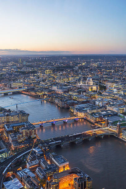 london skyline in der dämmerung - west facade stock-fotos und bilder