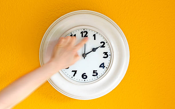 reloj de pared - clock hand fotos fotografías e imágenes de stock