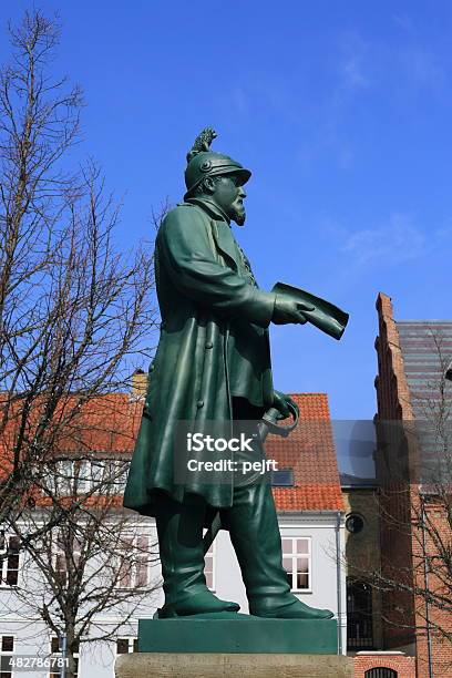 Frederik 7 King Estatua En La Plaza Principal Sorø Foto de stock y más banco de imágenes de Adulto - Adulto, Copenhague, Dinamarca