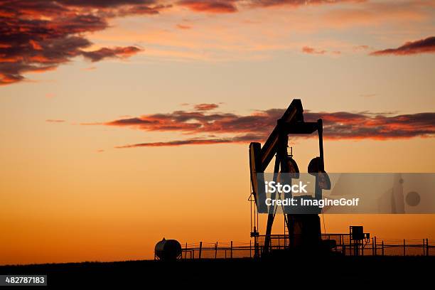 Pumpjack Silhouette Stockfoto und mehr Bilder von Benzin - Benzin, Bohrinsel, Energieindustrie