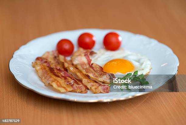 Huevos Y Tocino Foto de stock y más banco de imágenes de Alimento - Alimento, Carne de cerdo, Desayuno