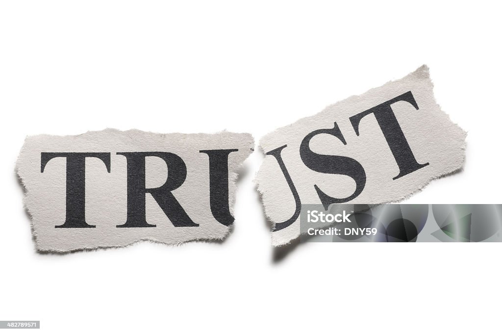 The word trust impresos en papel Rasgado en la mitad - Foto de stock de Confianza libre de derechos