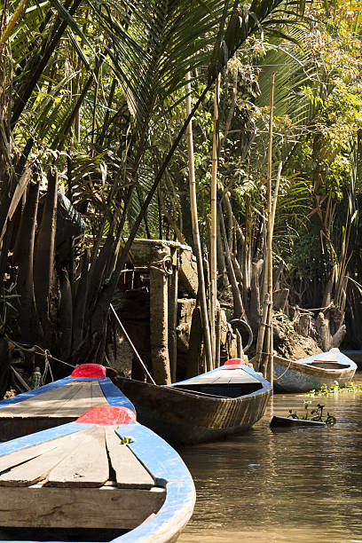 Rivière avec bateaux, Vietnam - Photo