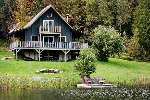 cottage by the lake - huisje stockfoto's en -beelden