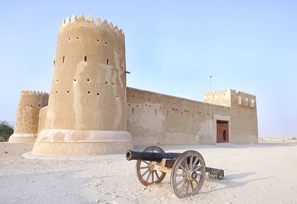 ビンテージキヤノン&zubarah 砦、カタール - military fort ストックフォトと画像