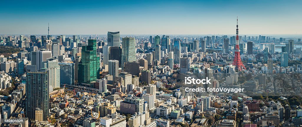 Tokio Wieża w centrum miasta antenowe panorama drapacze chmur nad Zatłoczony Krajobraz miejski Japonii - Zbiór zdjęć royalty-free (Panoramiczny)