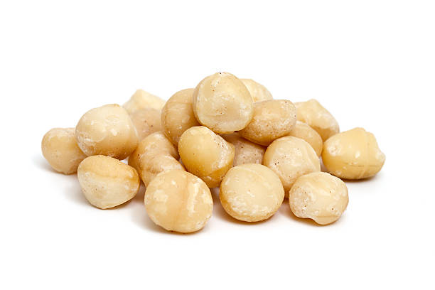 macadamia nuts - unshelled fotografías e imágenes de stock