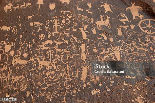 Petroglifi In Utah - Fotografie stock e altre immagini di Pittura rupestre - Pittura rupestre, Roccia, Utah