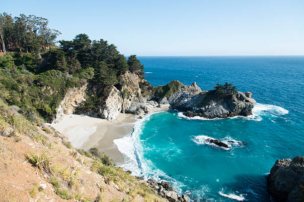 istock Waterfall in Big Sur California 482833472