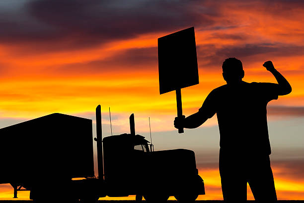 impactante conductor de camión - teamsters fotografías e imágenes de stock