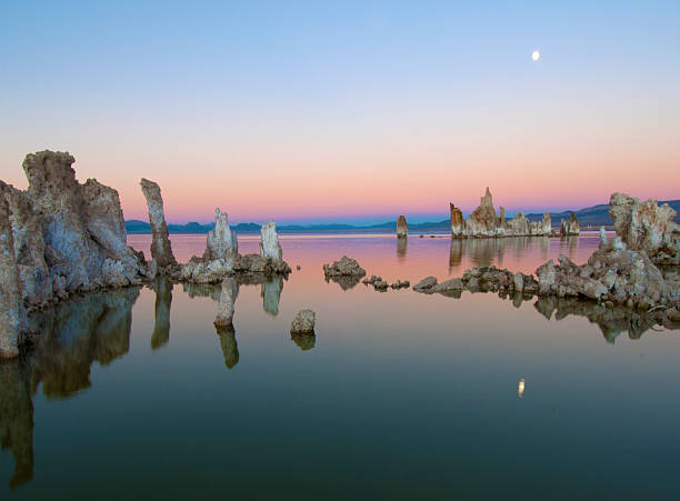 Moon Lake Reflection Moon and reflection in Mono Lake at dusk, Sierra Nevada, California. Mono Lake stock pictures, royalty-free photos & images