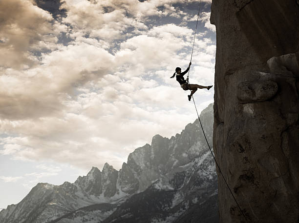 maestoso climber - climbing mountain climbing rock climbing women foto e immagini stock