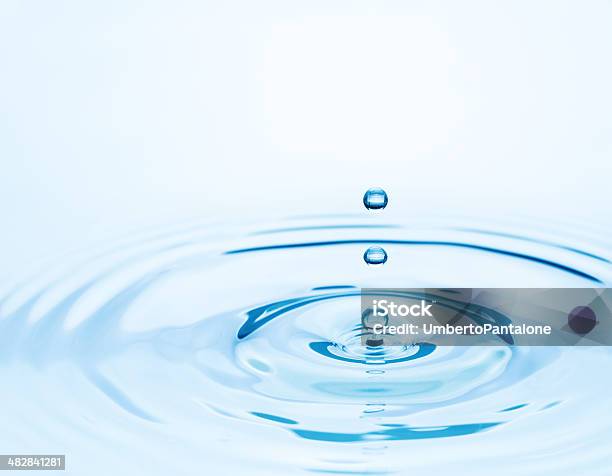 De Agua Drop Foto de stock y más banco de imágenes de Agua - Agua, Diseño ondulado, Escena de tranquilidad