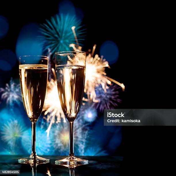 Champagnergläser Vor Der Feuerwerk Neues Jahr 2015 Stockfoto und mehr Bilder von 2014