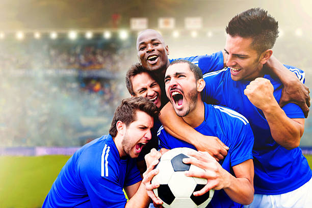 football team celebrating a goal - soccer player 이미지 뉴스 사진 이미지