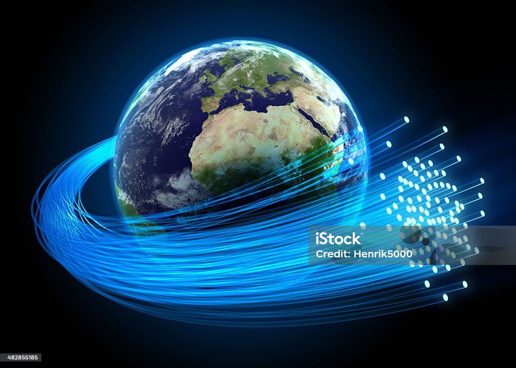 cables de fibra óptica de alrededor de tierra - Foto de stock de Fibra óptica libre de derechos