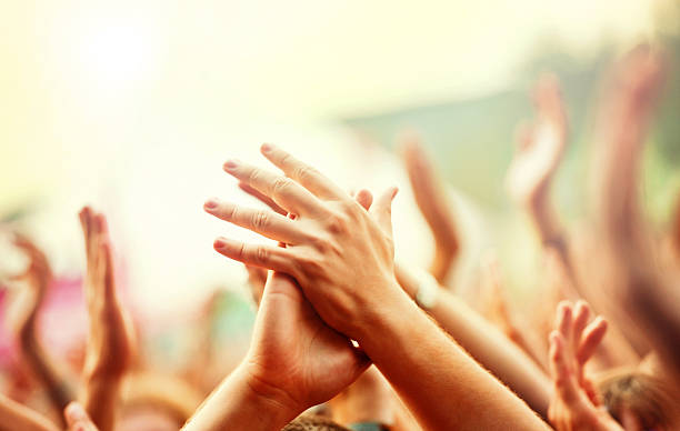 천문학자 사람집합 - applauding clapping wristband crowd 뉴스 사진 이미지