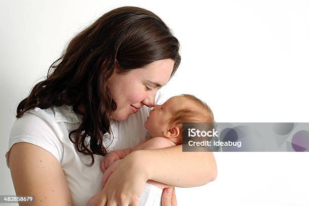 Mommy Noozles Für Neugeborene Stockfoto und mehr Bilder von Nase - Nase, Neugeborenes, Neues Leben