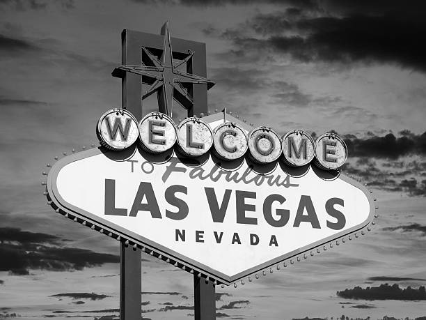 vintage di las vegas segno benvenuto in bianco in bianco - welcome to fabulous las vegas sign immagine foto e immagini stock