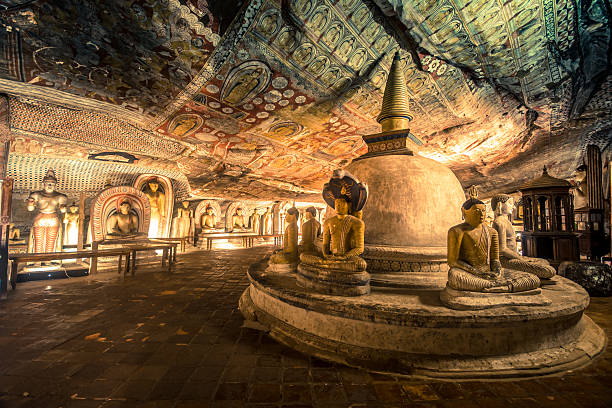 dambulla ancienne grotte du temple de sri lanka - ancient architecture asia asian culture photos et images de collection