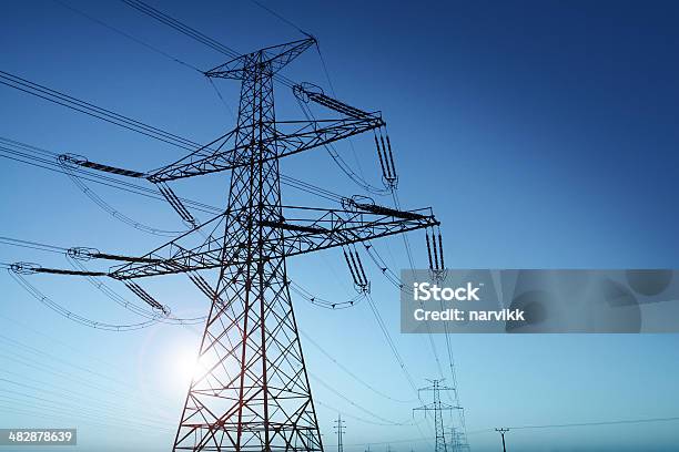 電源ラインと朝日 - 送電鉄塔のストックフォトや画像を多数ご用意 - 送電鉄塔, 送電線, 電線