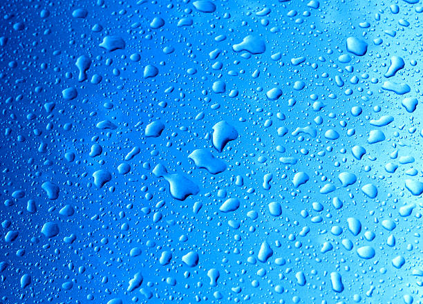 Gotas de água em Carro - fotografia de stock