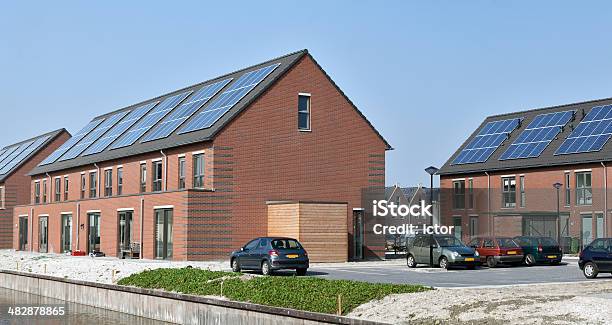 Sozialwohnung Der Häuser Mit Solarzellen Stockfoto und mehr Bilder von Niederlande - Niederlande, Sonnenkollektor, Wohnhaus