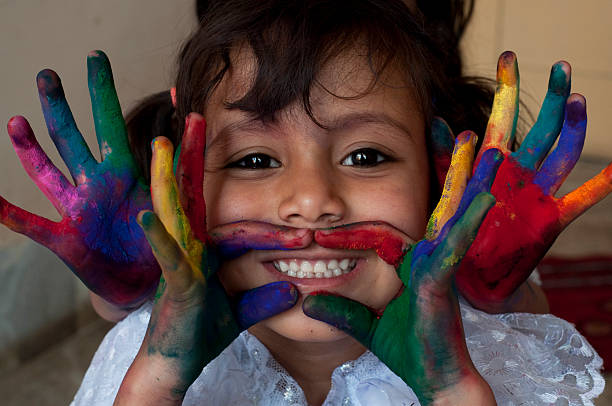 istock Small girl playing with colors 482879717