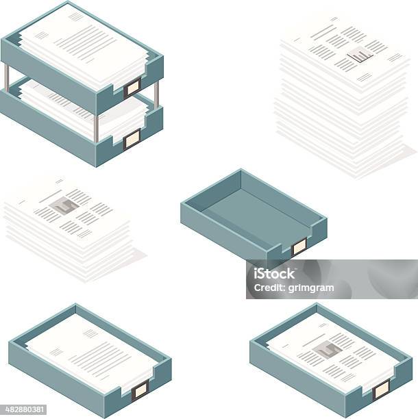 Isométrique Corbeille Des Dossiers Traités Et Boîte De Plateaux Avec Les Documents Papier Vecteurs libres de droits et plus d'images vectorielles de En papier