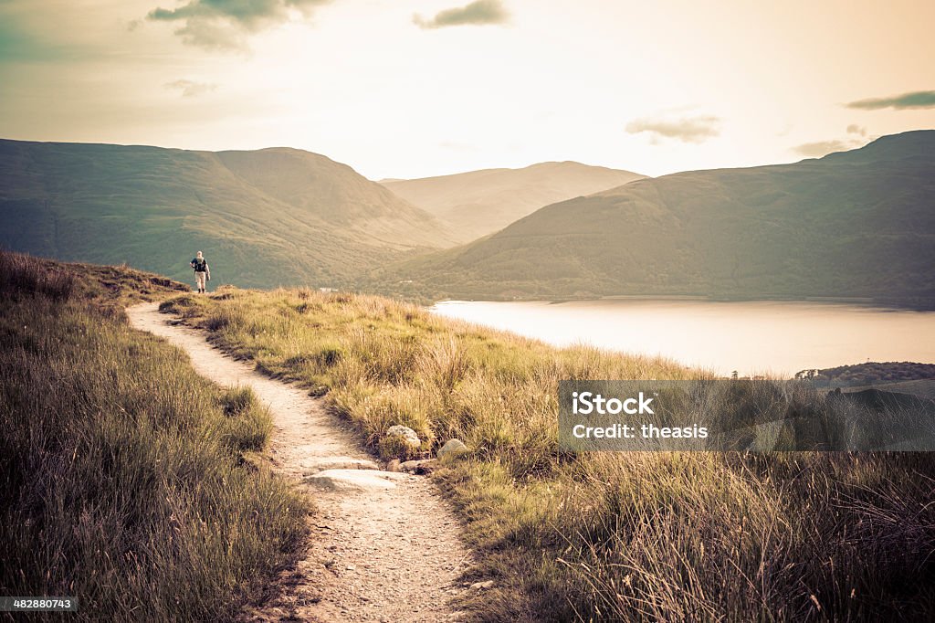 Einsame Wanderer auf Berg Ben Lomond - Lizenzfrei Weg Stock-Foto