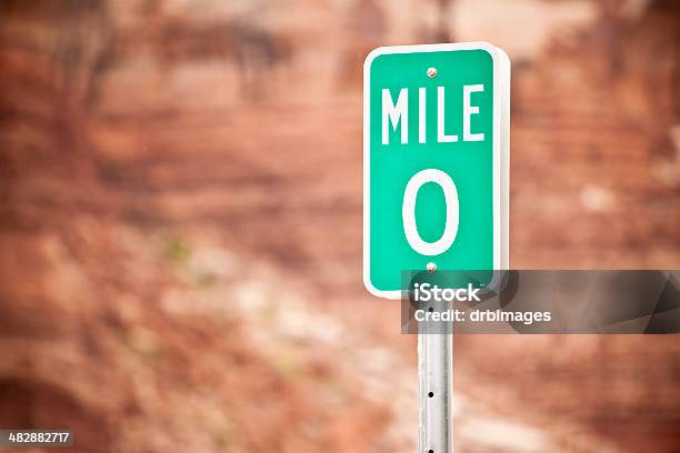 Foto de Quilômetro 0 Placa De Estrada e mais fotos de stock de Aventura - Aventura, Cena Não-urbana, Cena Rural