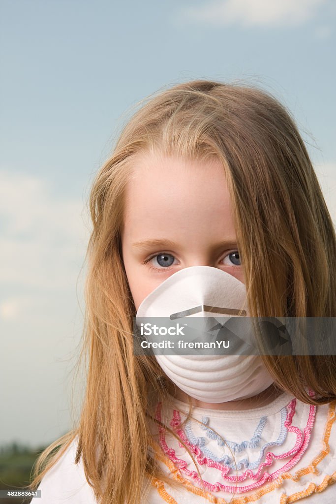 Menina roupa Máscara de proteção - Foto de stock de Azul royalty-free