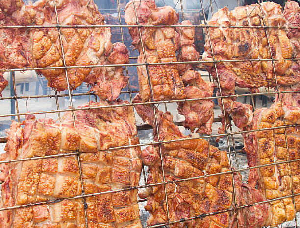 maiale arrosto - spit roasted barbecue grill barbecue pork foto e immagini stock