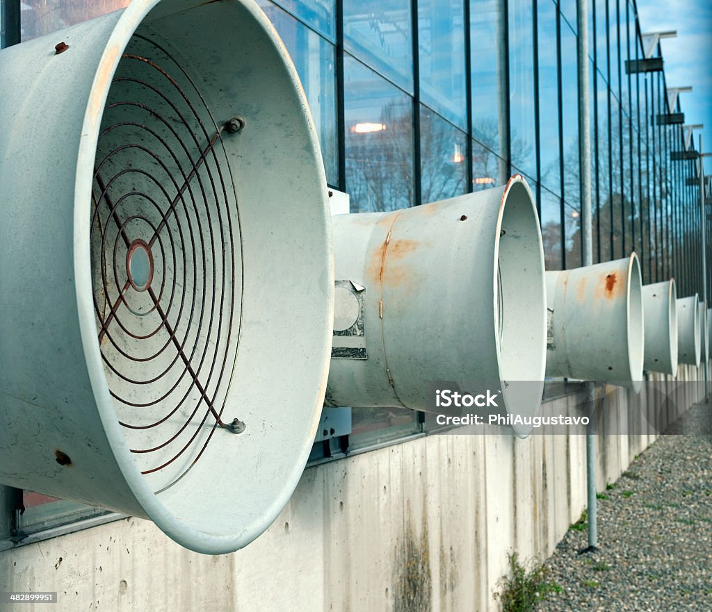 Electric fans de serre - Photo de Bâtiment vu de l'extérieur libre de droits