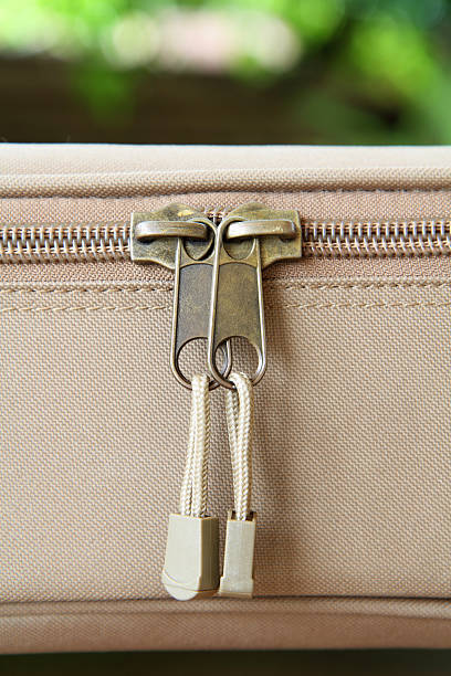 istock Zipper of the box 482904992