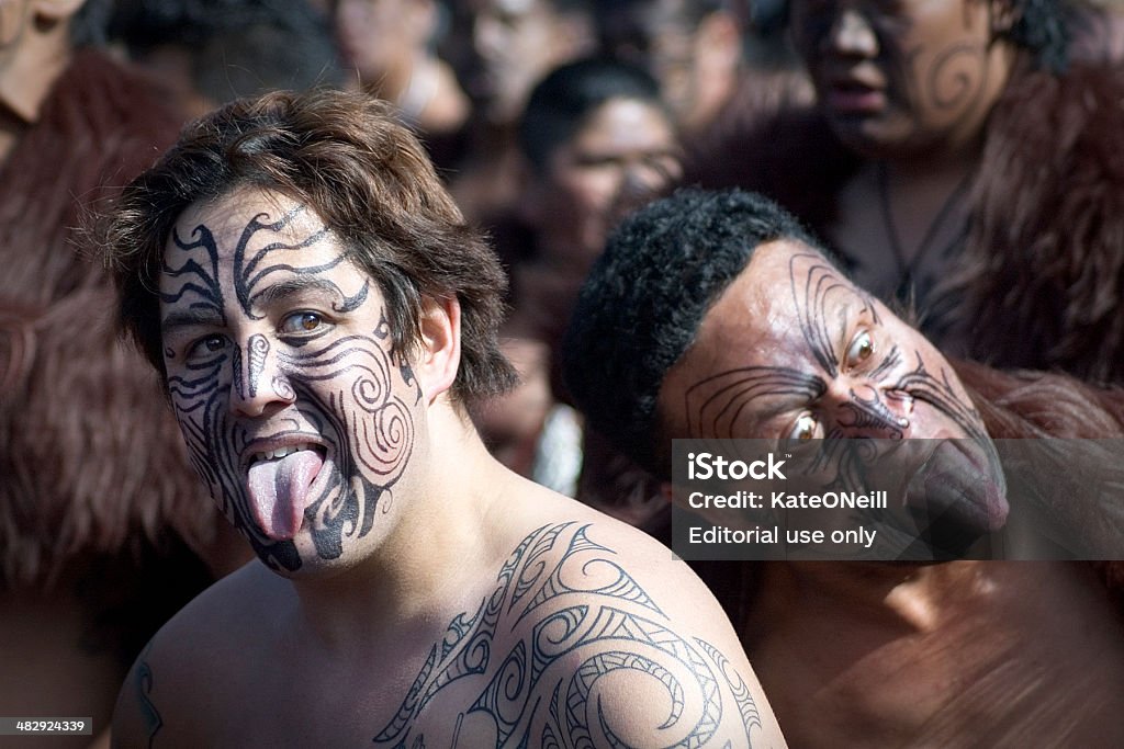 Realiza la danza Haka - Foto de stock de Pueblo maorí libre de derechos