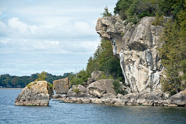 istock Lone Rock Point near Burlington, Vermont 482926759