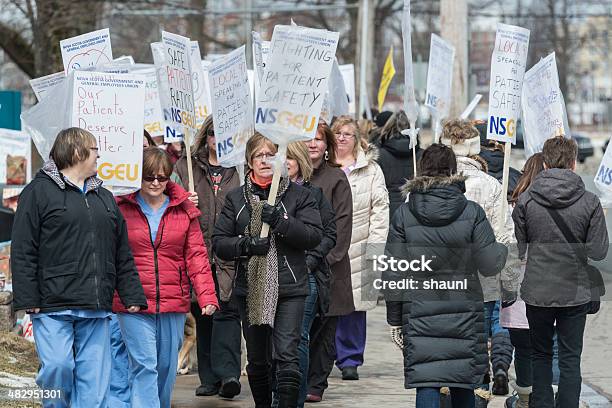 Striking Nsgeu Nurses Stock Photo - Download Image Now - 2014, Activist, Business Finance and Industry