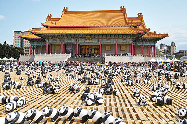 panda world tour a taipei - national chiang kai shek memorial hall foto e immagini stock