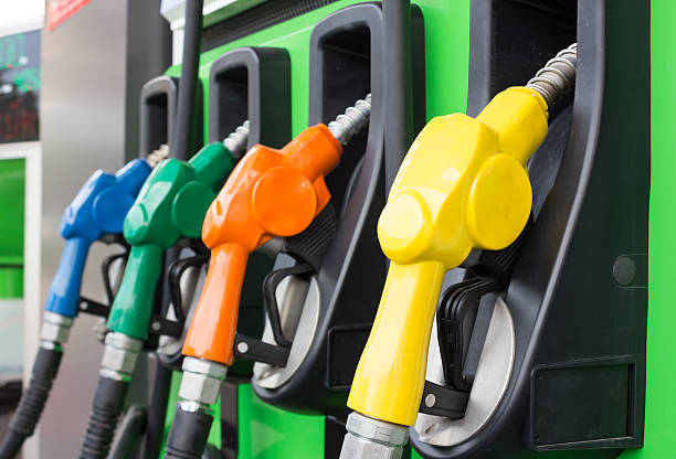 газ насос форсунки - gas fuel pump labeling fuel and power generation стоковые фото и изображения
